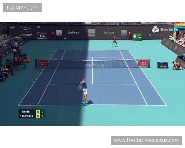 网球赛场风云再起球星对决激烈吸引全球关注